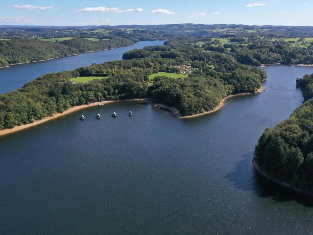 Gite En Bord De Lac Avec Terrasse, Jardin Clos, Activites Nautiques Et Proche Sites Touristiques - Fr-1-742-150 Villa Saint-Etienne-Cantales 0*,  France